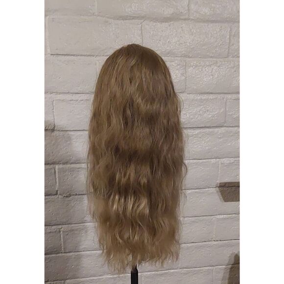 Beautiful 26" Ash Blonde Soft & Wavy Synthetic Fiber Wig - Picture 3 of 5